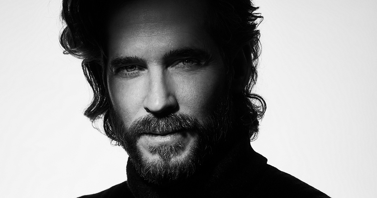 Profoto - 男性ポートレート写真のためのドラマチックなライティング