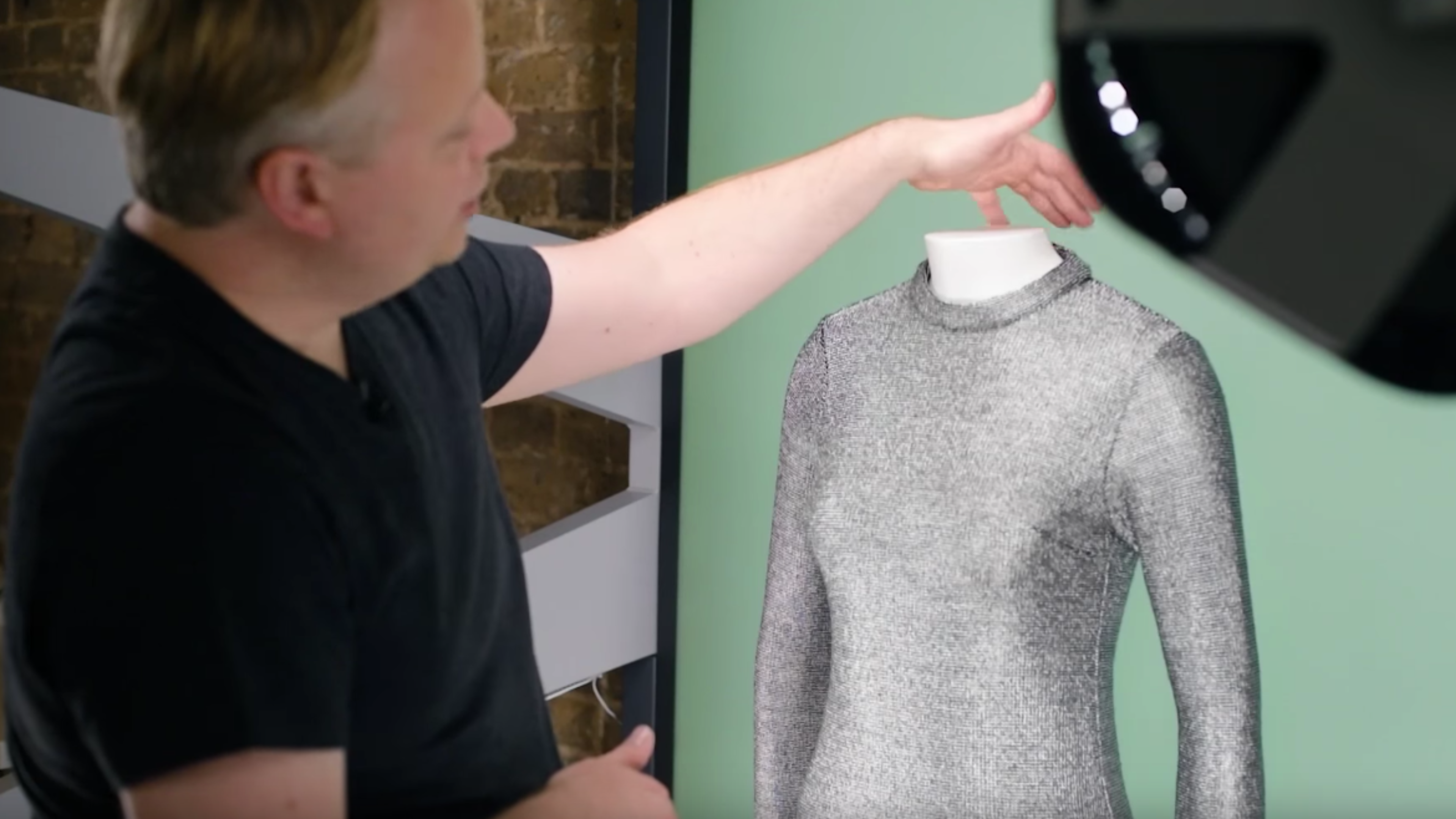 how to-dress-mannequin.png.png
