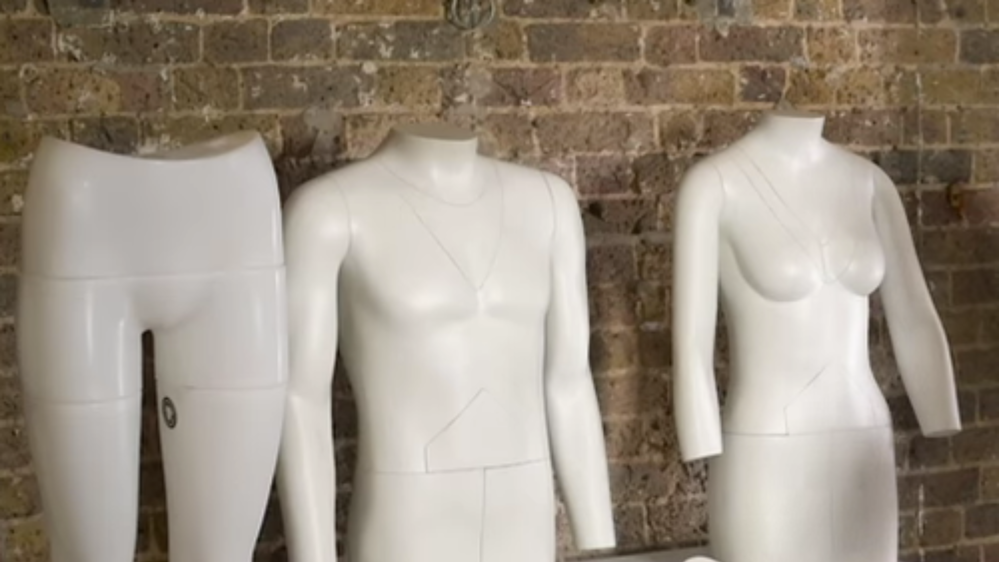 mannequin-dress-photo.png.png