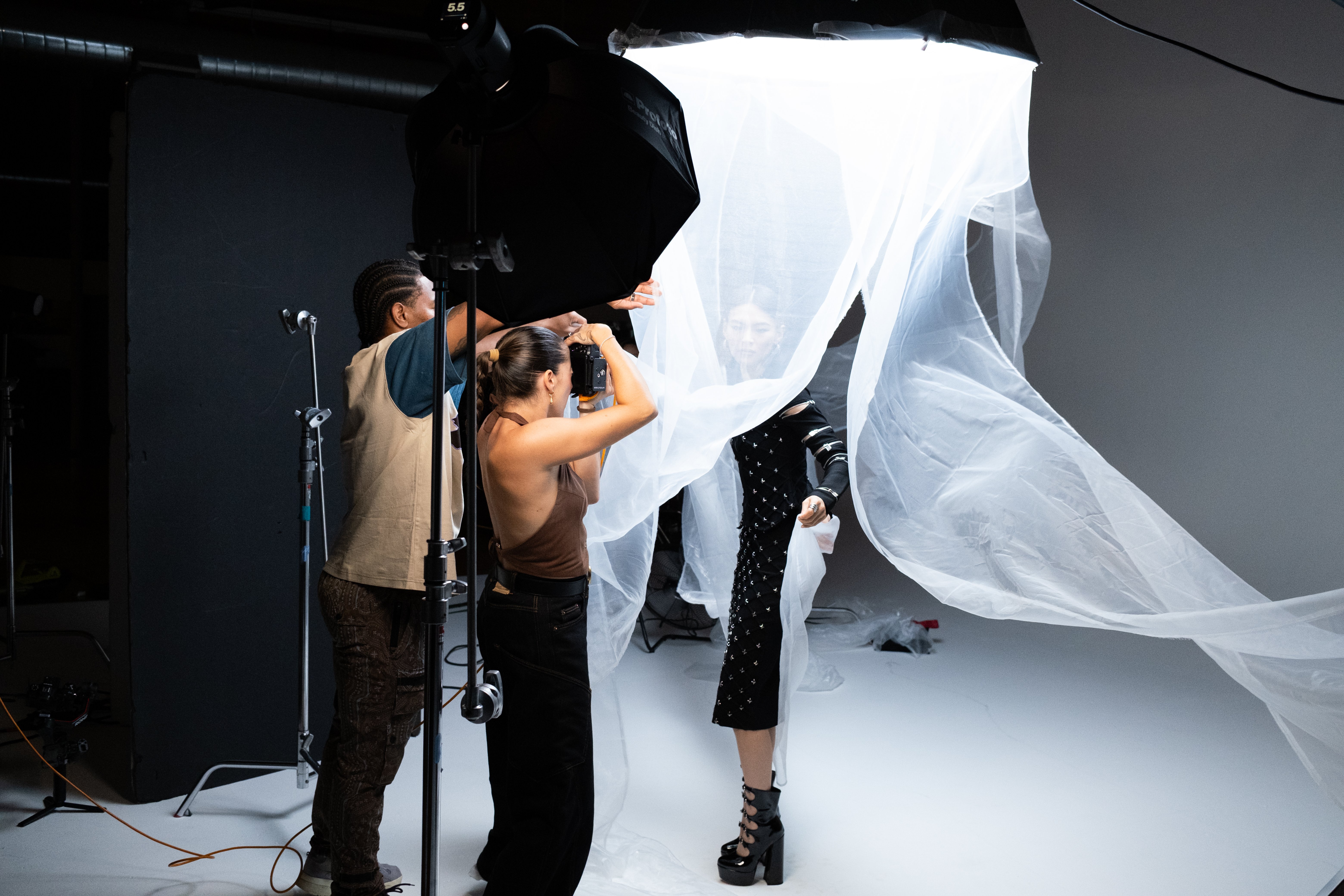 Behind the scenes with the Profoto L600C and B30 Duo Kit on set