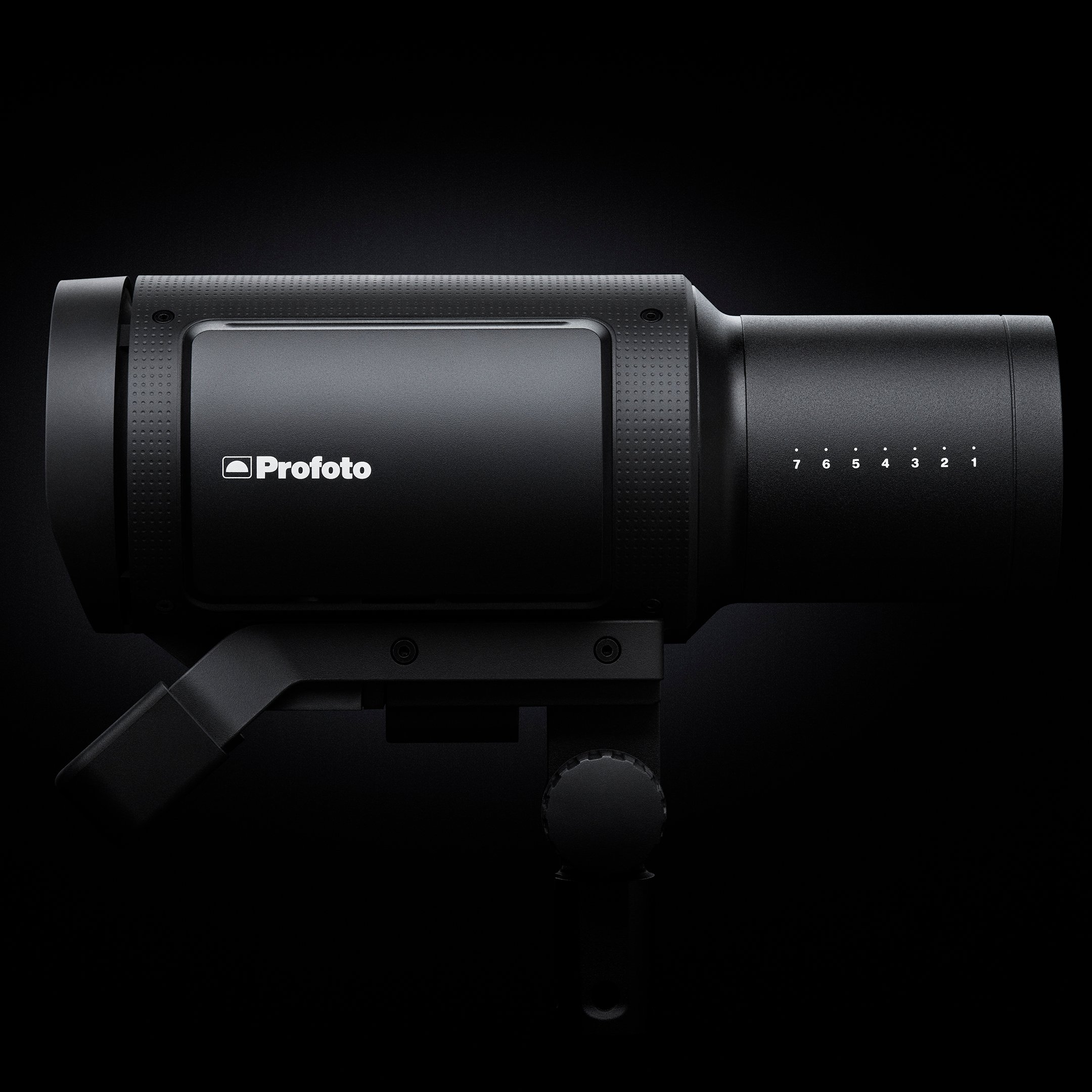 Profoto Pro-B3 side portrait
